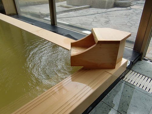 山陰・浜坂・七釜 源泉かけ流し日帰り温泉 ゆ~らく館 大浴場(桧風呂)