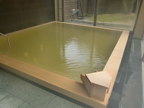 山陰・浜坂・七釜 源泉かけ流し日帰り温泉 ゆ~らく館 大浴場(桧風呂)